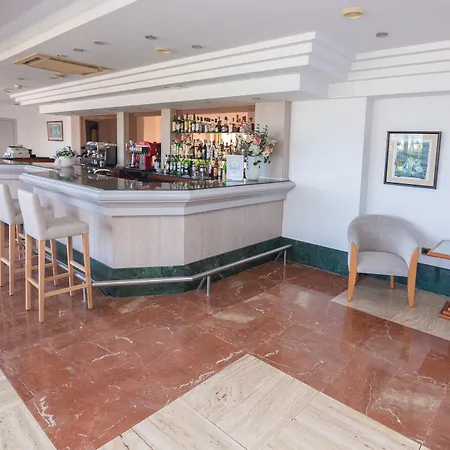 Club Hotel 3*